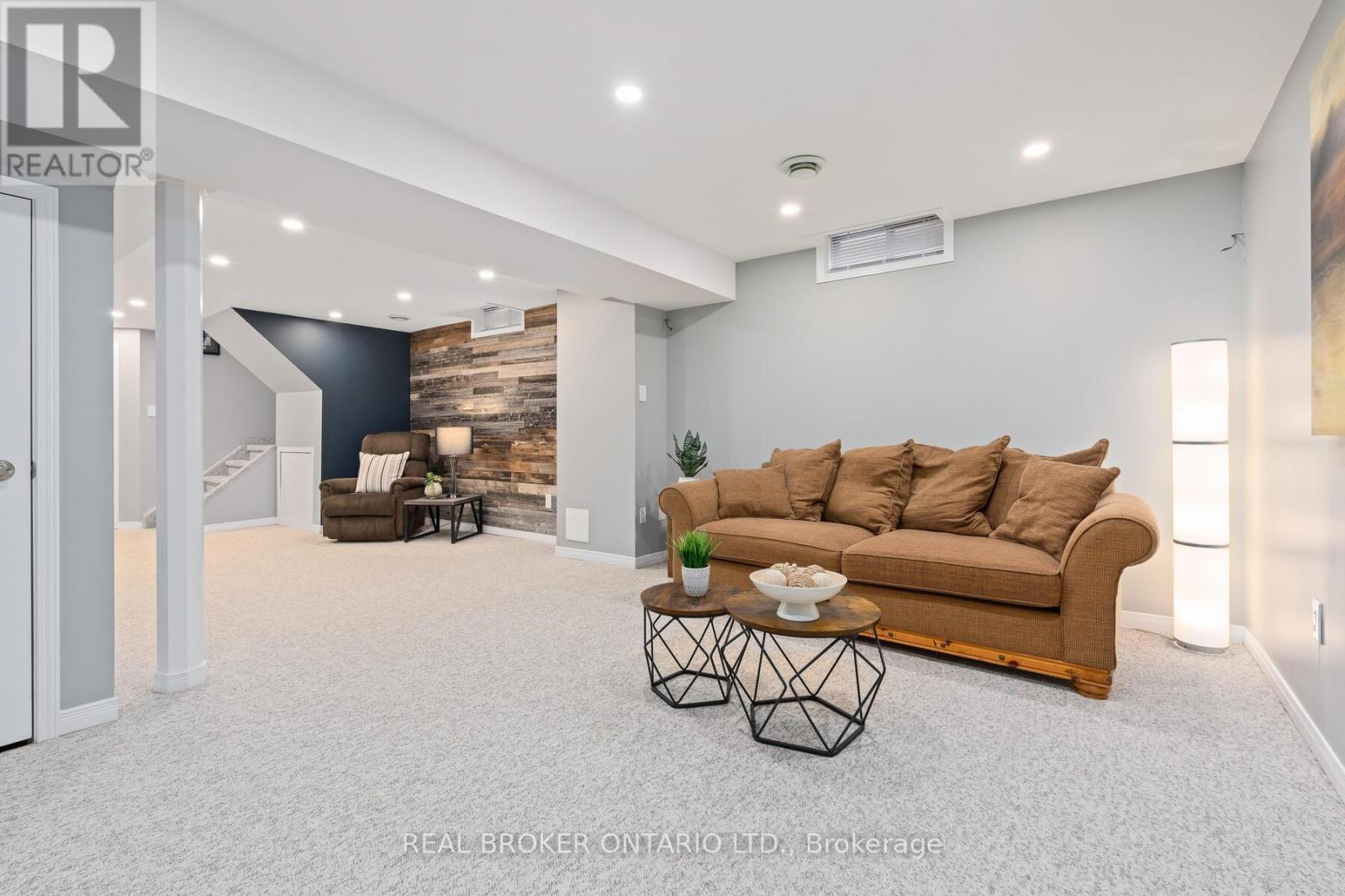 15 Smith Drive, Halton Hills, ON - Indoor Photo Showing Other Room