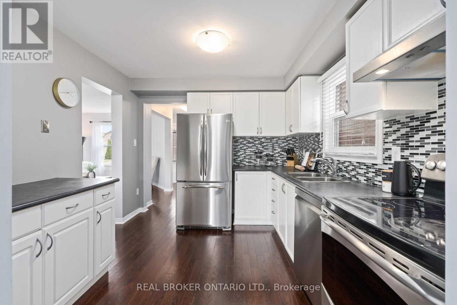 15 Smith Drive, Halton Hills, ON - Indoor Photo Showing Kitchen With Stainless Steel Kitchen With Double Sink