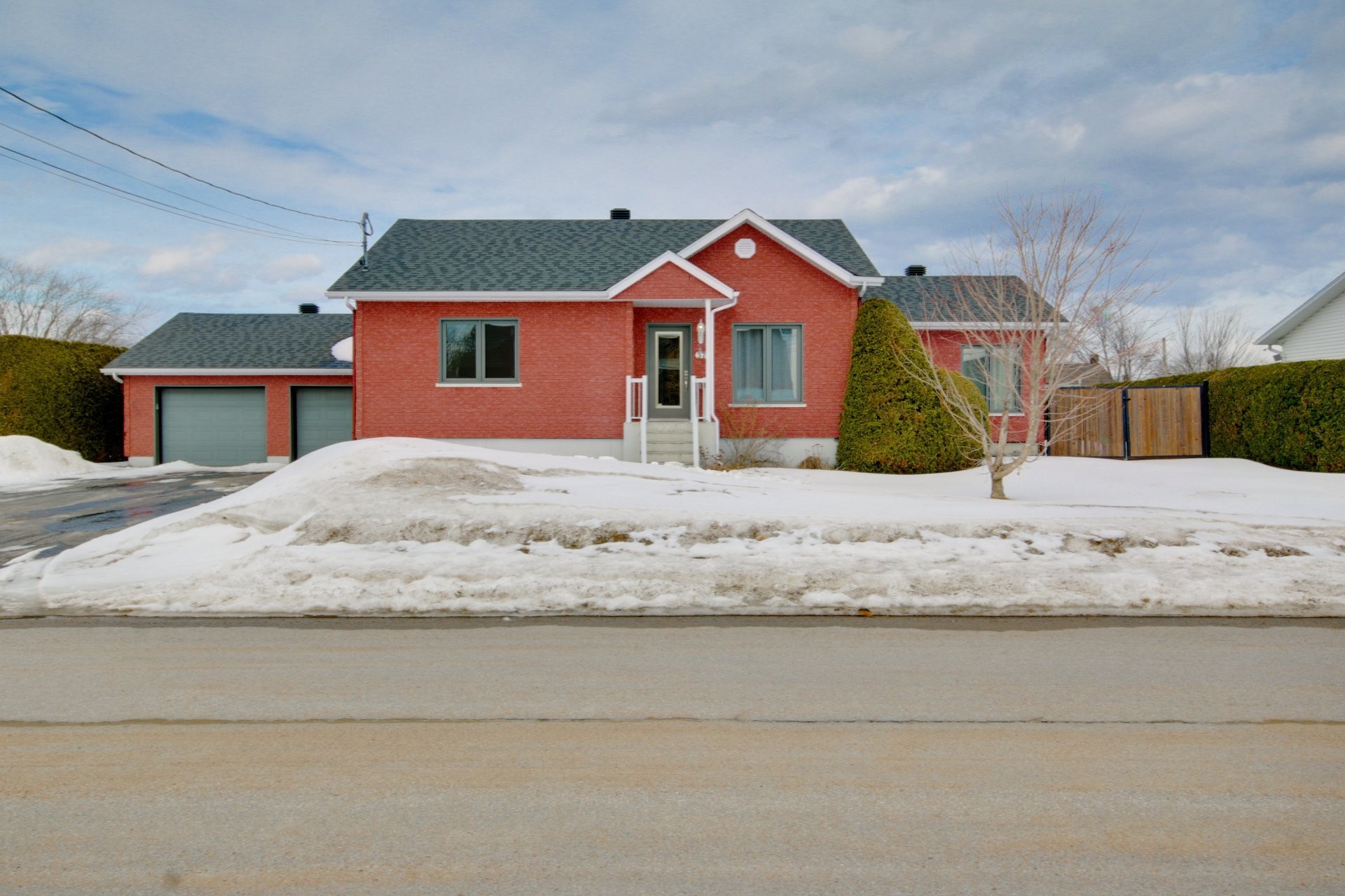 Façade - 371 Rue St-Maurice, Saint-Séverin, QC - Outdoor