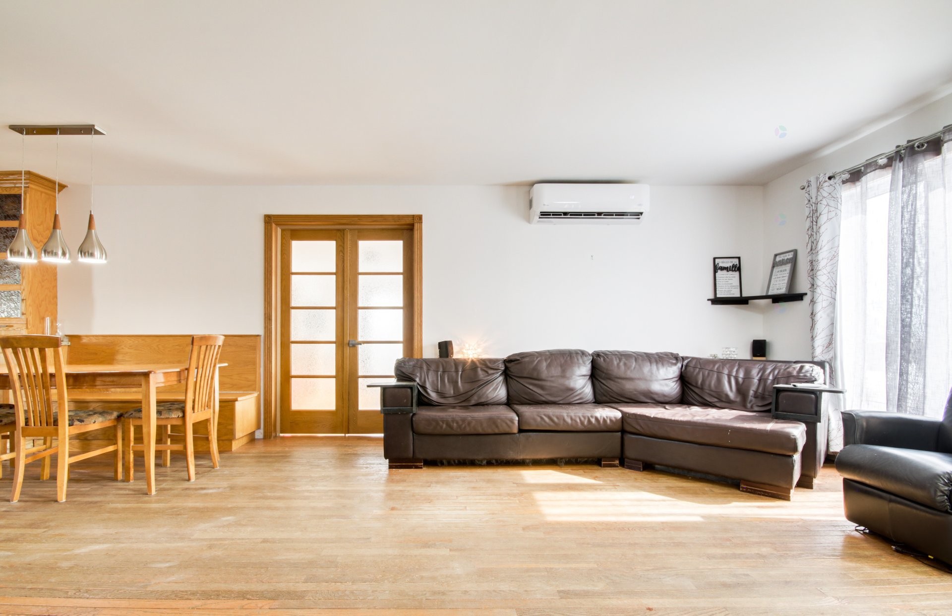 Salon - 371 Rue St-Maurice, Saint-Séverin, QC - Indoor Photo Showing Living Room
