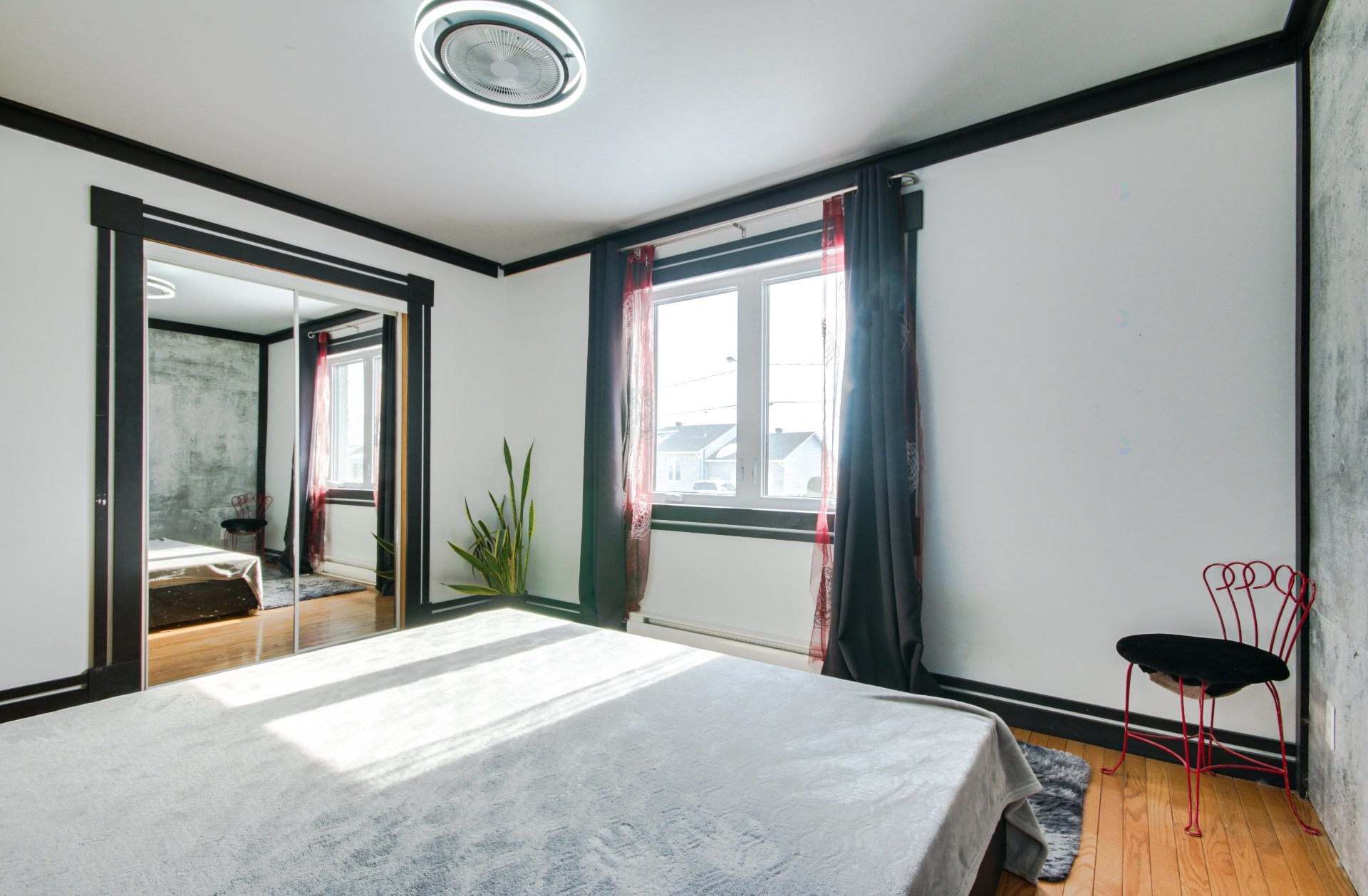 Chambre à coucher - 371 Rue St-Maurice, Saint-Séverin, QC - Indoor Photo Showing Bedroom