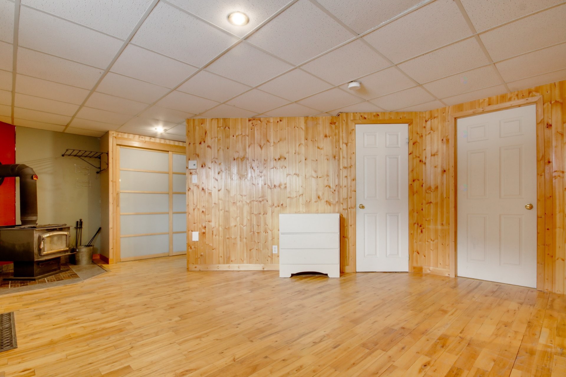 Salle familiale - 371 Rue St-Maurice, Saint-Séverin, QC - Indoor Photo Showing Other Room