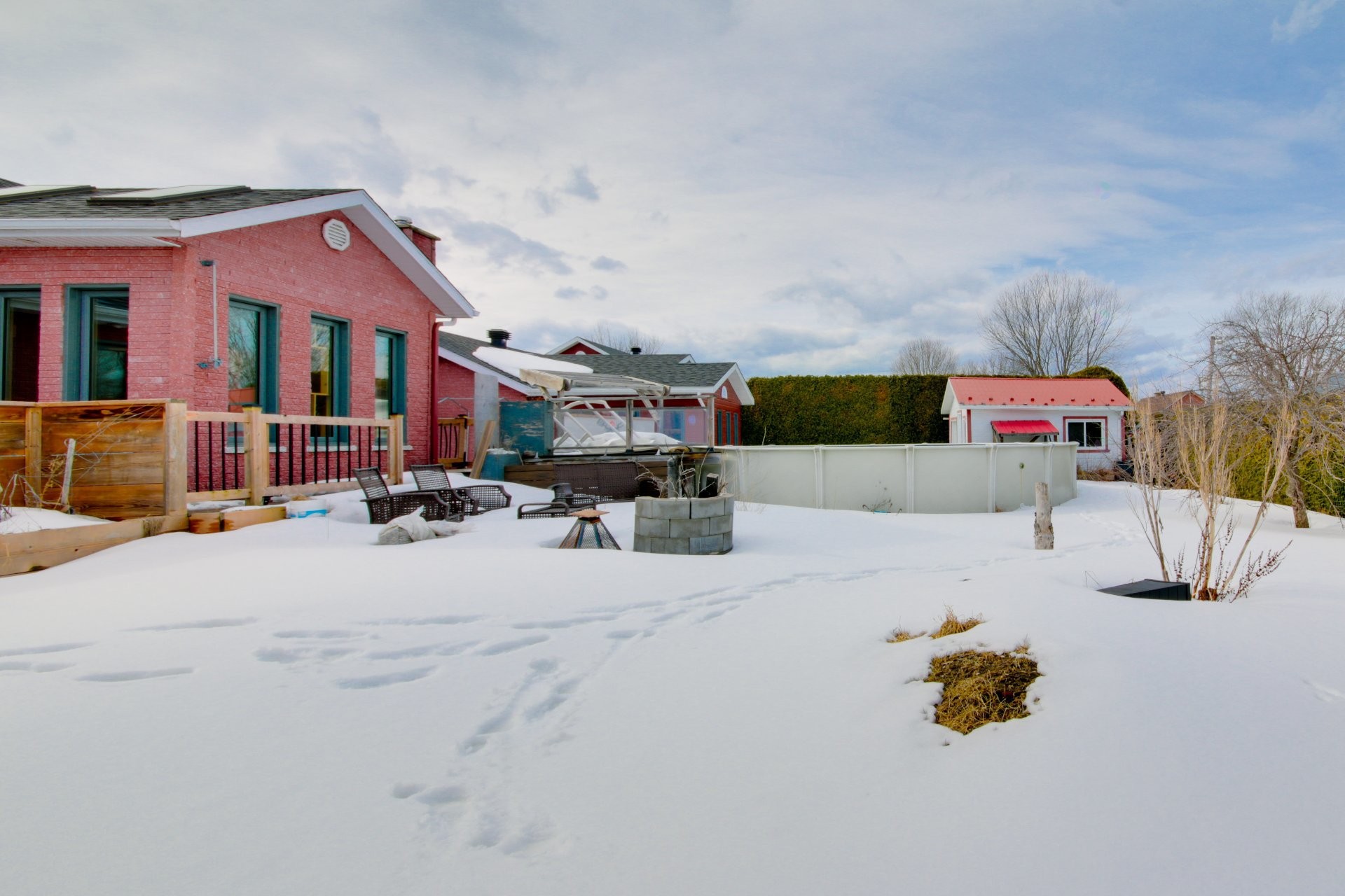 Face arrière - 371 Rue St-Maurice, Saint-Séverin, QC - Outdoor
