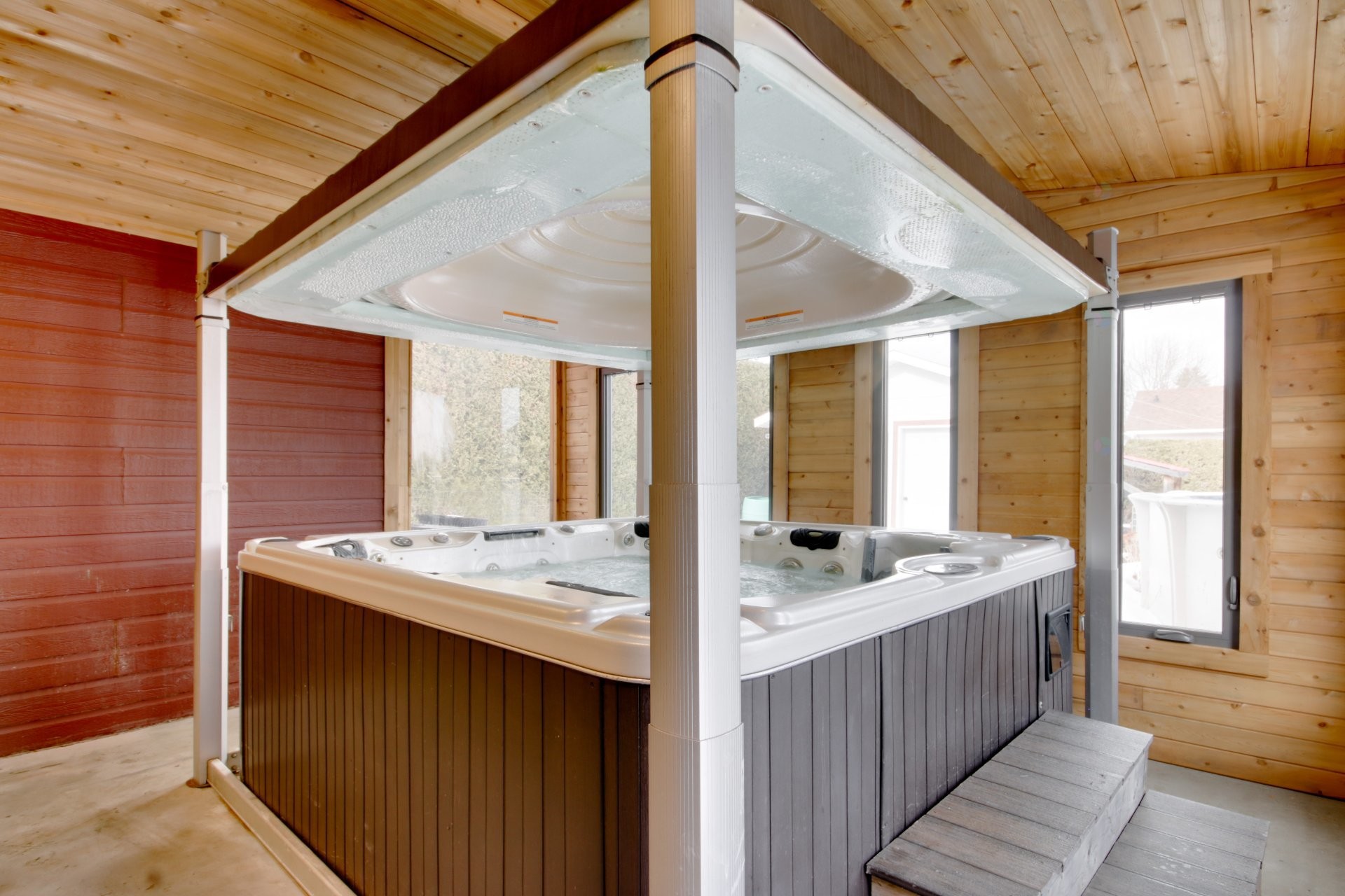 Spa - 371 Rue St-Maurice, Saint-Séverin, QC -