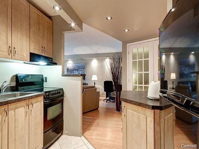 Cuisine - 764-1077 Rue St-Mathieu, Montréal (Ville-Marie), QC - Indoor Photo Showing Kitchen