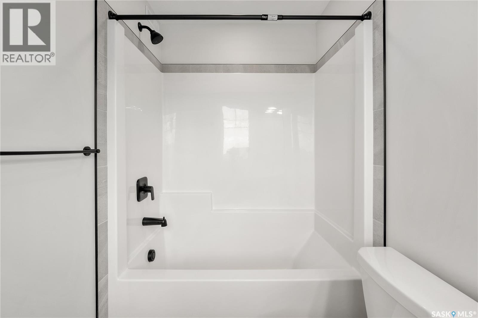 7716 Mapleford Boulevard, Regina, SK - Indoor Photo Showing Bathroom