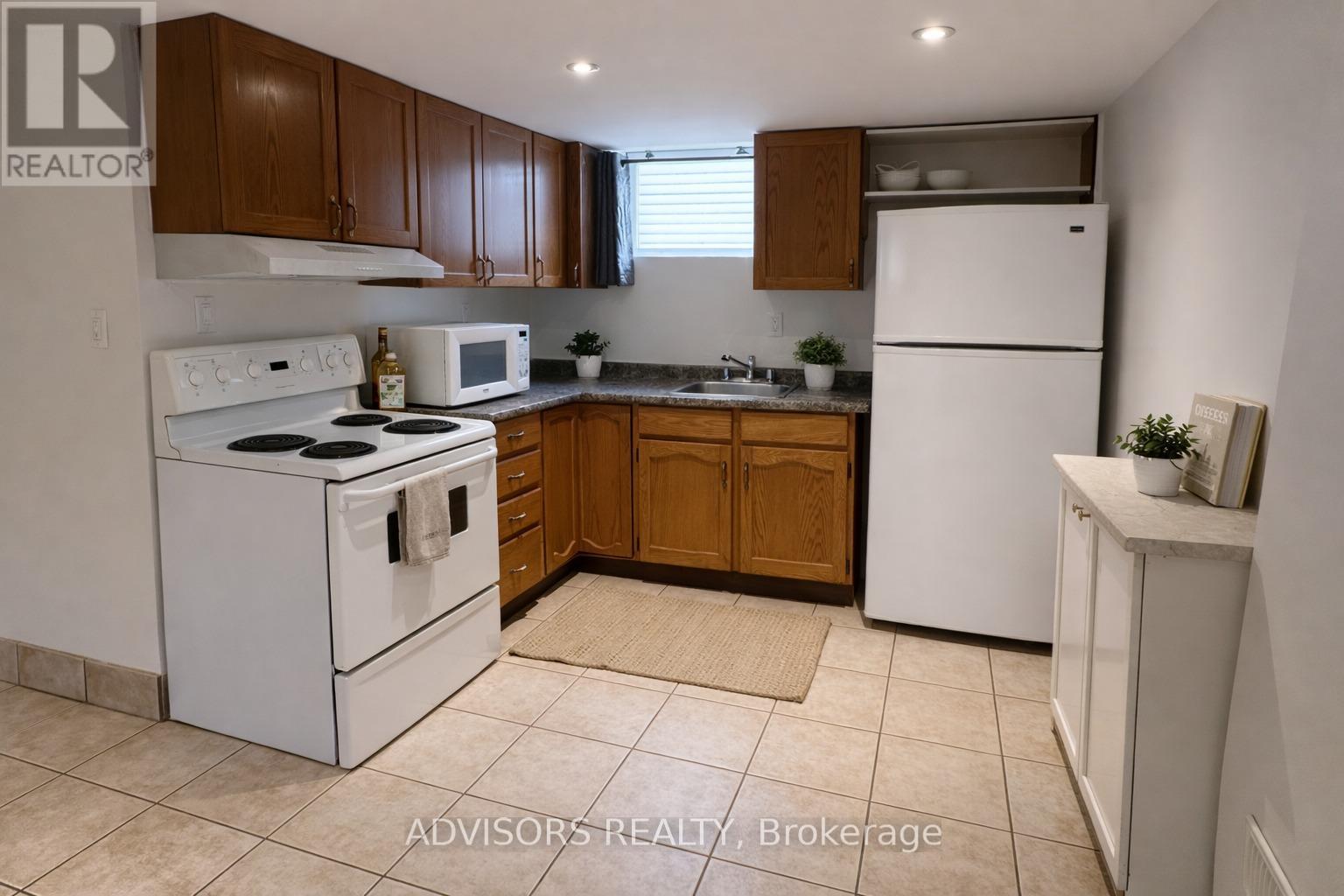 1470 Fisher Avenue, Burlington, ON - Indoor Photo Showing Kitchen