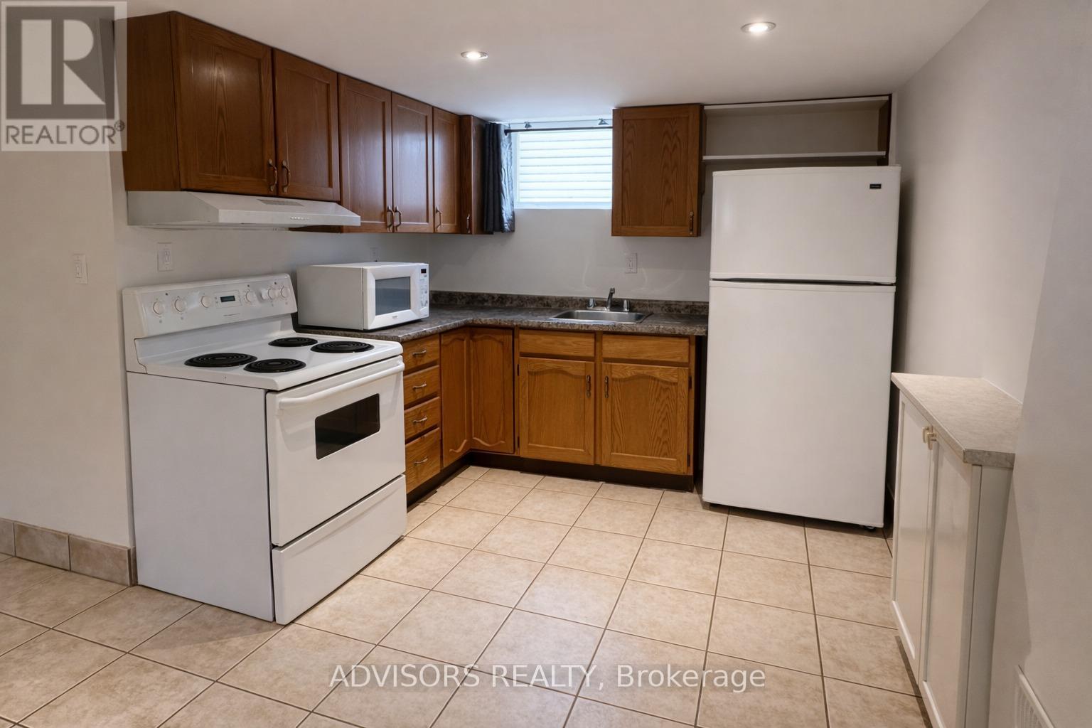1470 Fisher Avenue, Burlington, ON - Indoor Photo Showing Kitchen