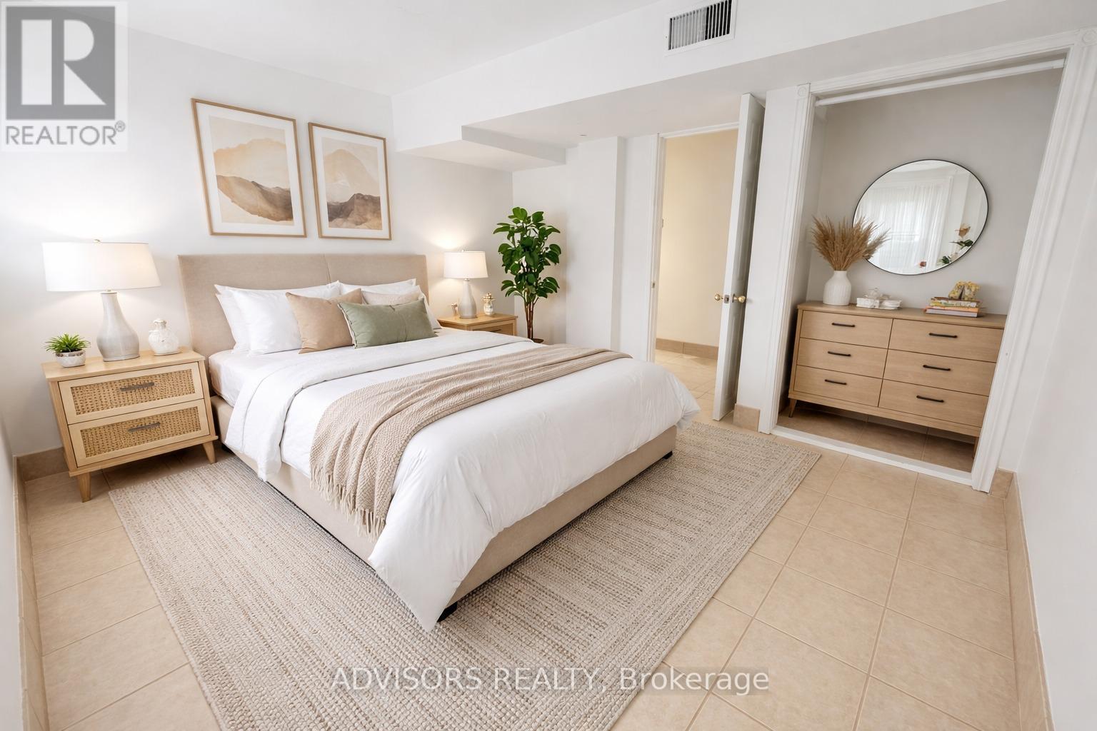 1470 Fisher Avenue, Burlington, ON - Indoor Photo Showing Bedroom