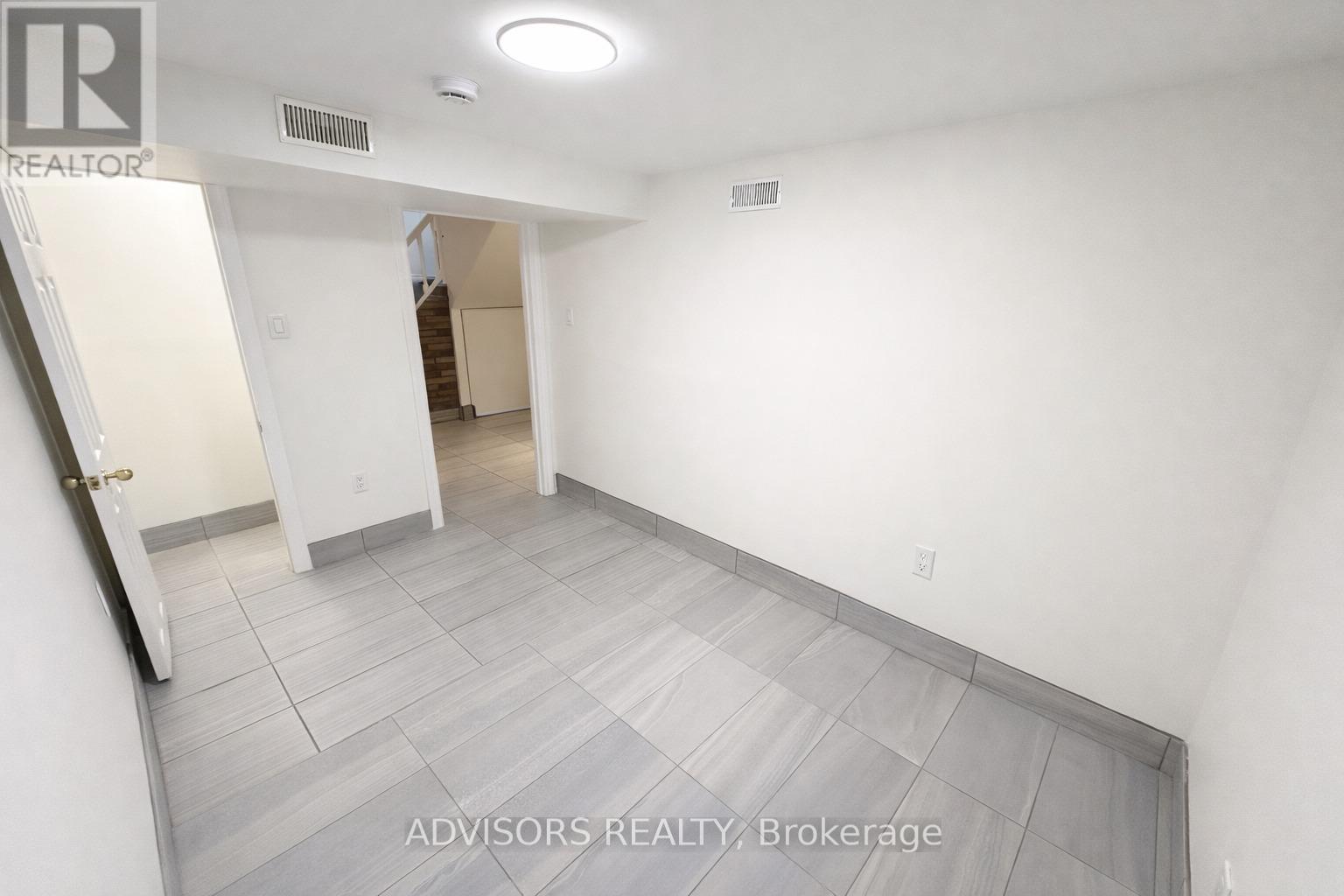 1470 Fisher Avenue, Burlington, ON - Indoor Photo Showing Other Room