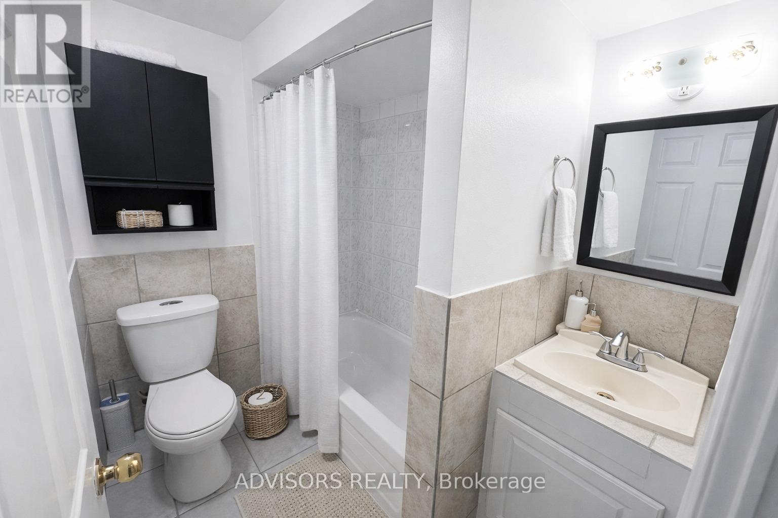 1470 Fisher Avenue, Burlington, ON - Indoor Photo Showing Bathroom