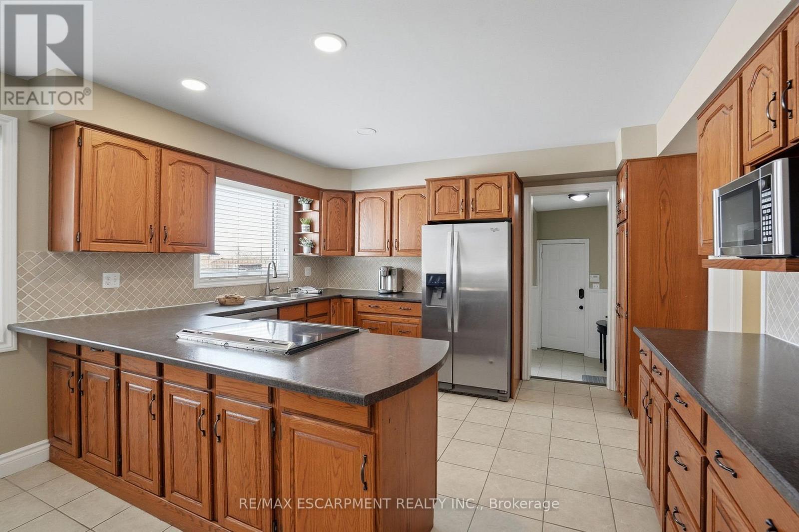 192 Concession 14 E, Hamilton, ON - Indoor Photo Showing Kitchen