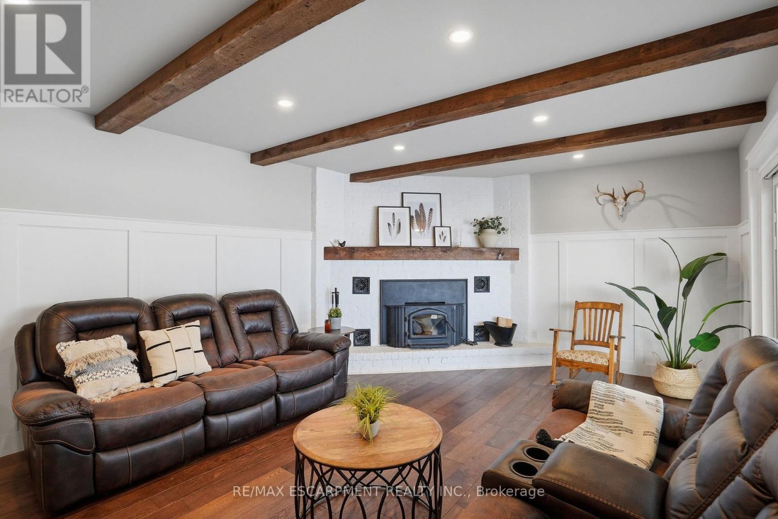 192 Concession 14 E, Hamilton, ON - Indoor Photo Showing Living Room With Fireplace