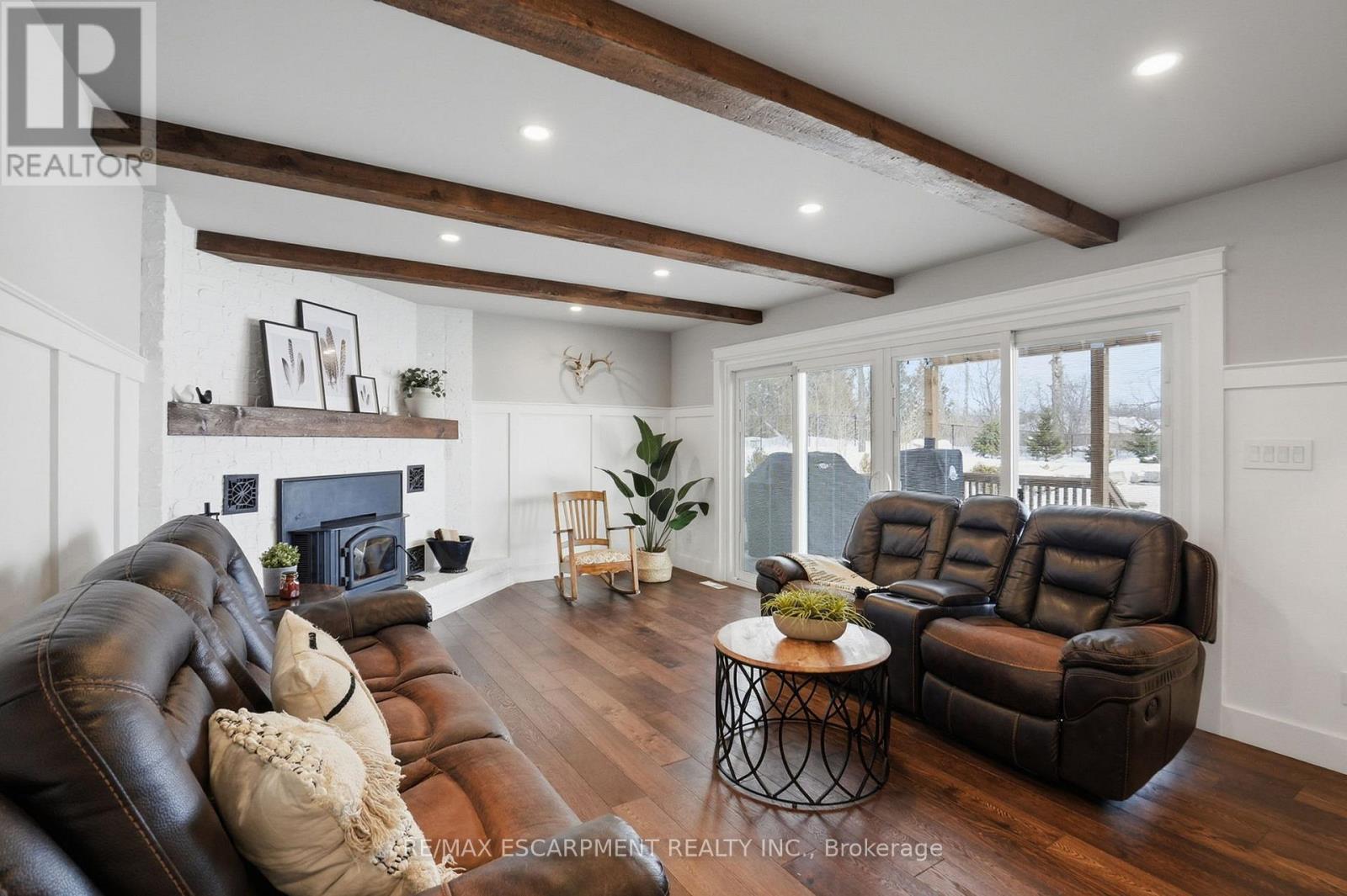 192 Concession 14 E, Hamilton, ON - Indoor Photo Showing Living Room With Fireplace