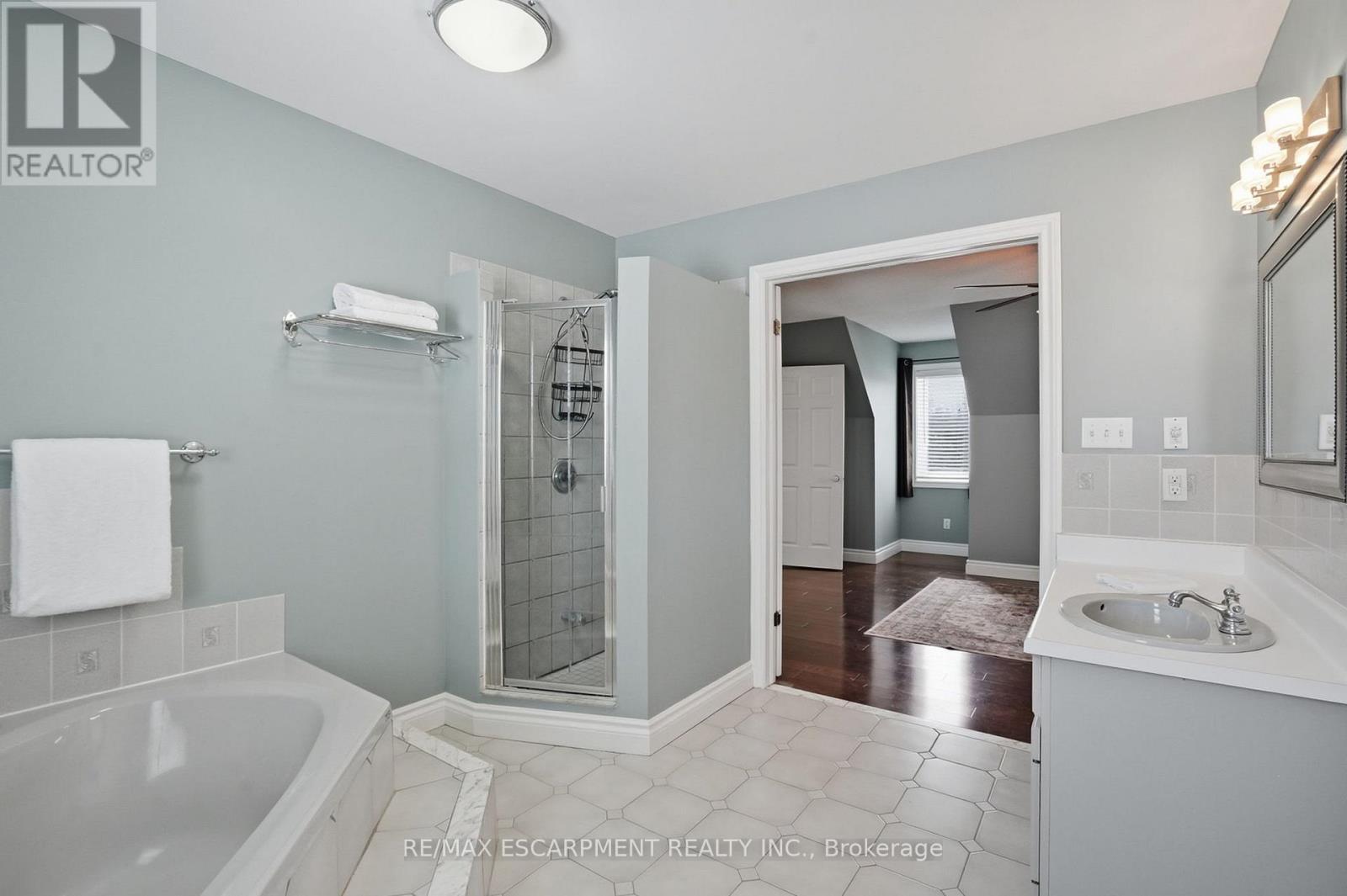 192 Concession 14 E, Hamilton, ON - Indoor Photo Showing Bathroom