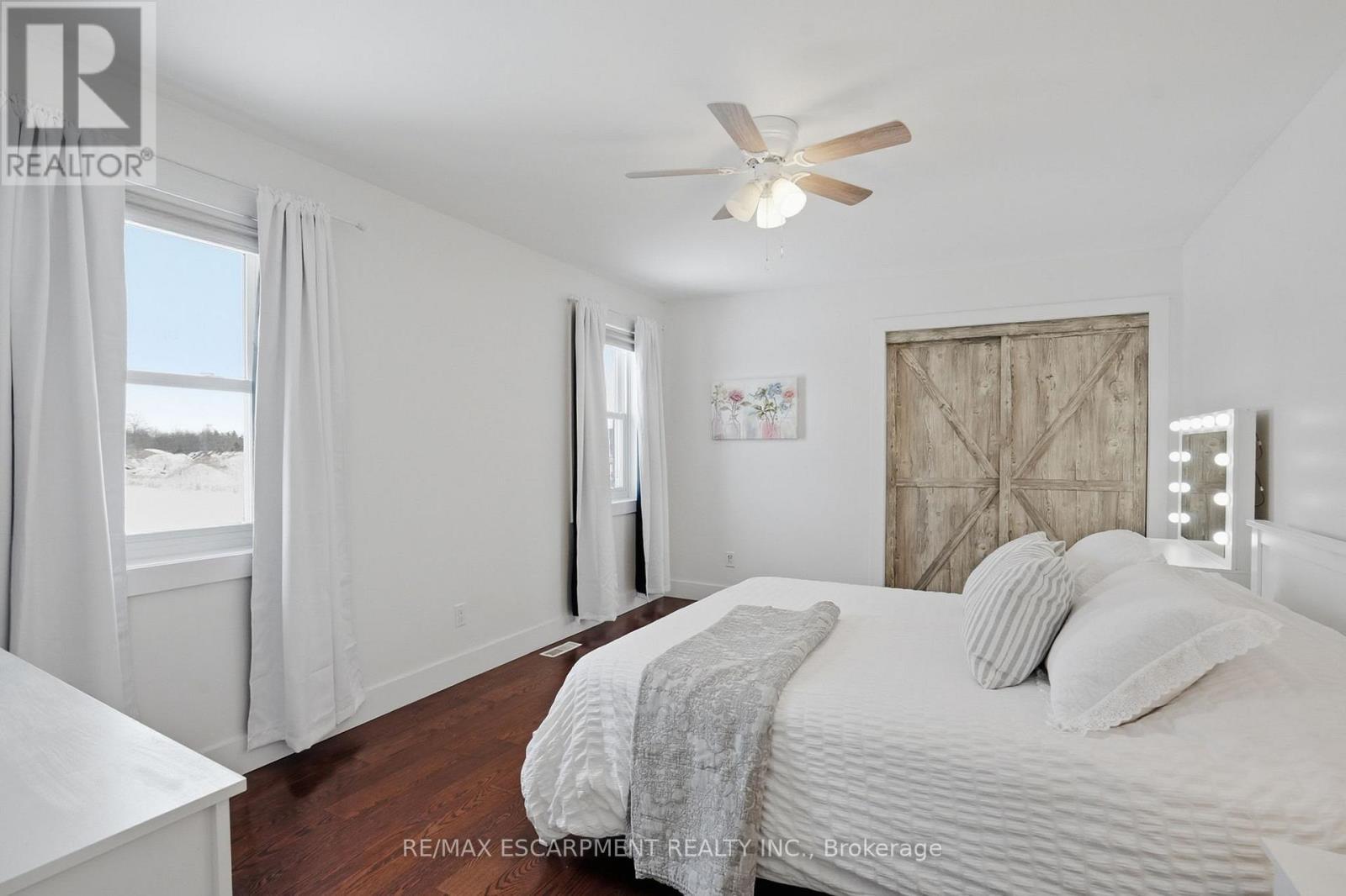192 Concession 14 E, Hamilton, ON - Indoor Photo Showing Bedroom