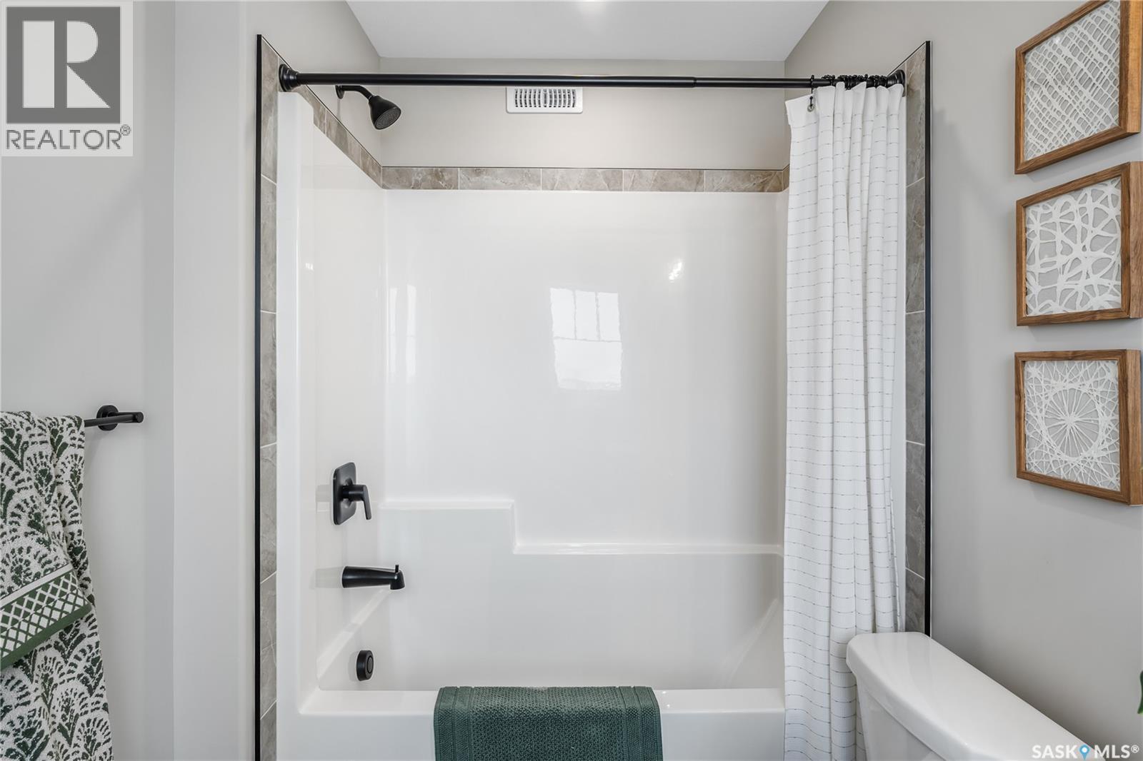 2994 Dumont Way, Regina, SK - Indoor Photo Showing Bathroom