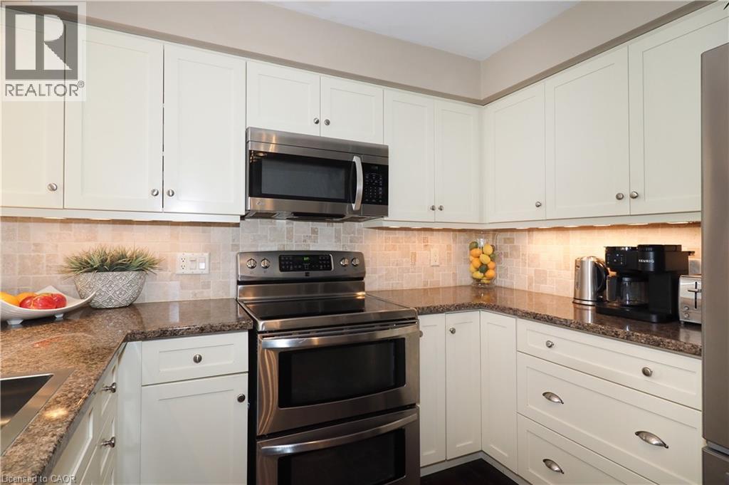 24 Primrose Path, Kitchener, ON - Indoor Photo Showing Kitchen