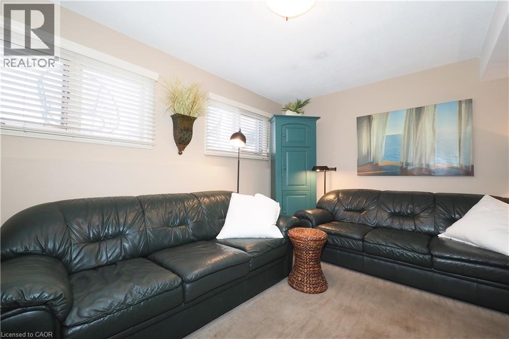 24 Primrose Path, Kitchener, ON - Indoor Photo Showing Living Room