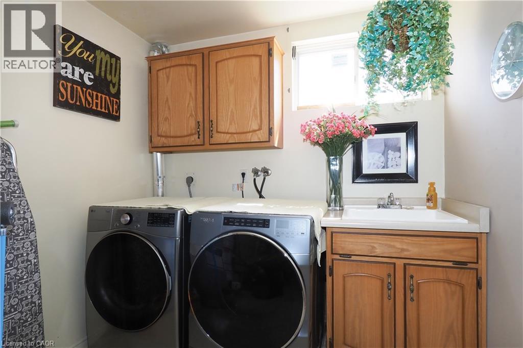 24 Primrose Path, Kitchener, ON - Indoor Photo Showing Laundry Room