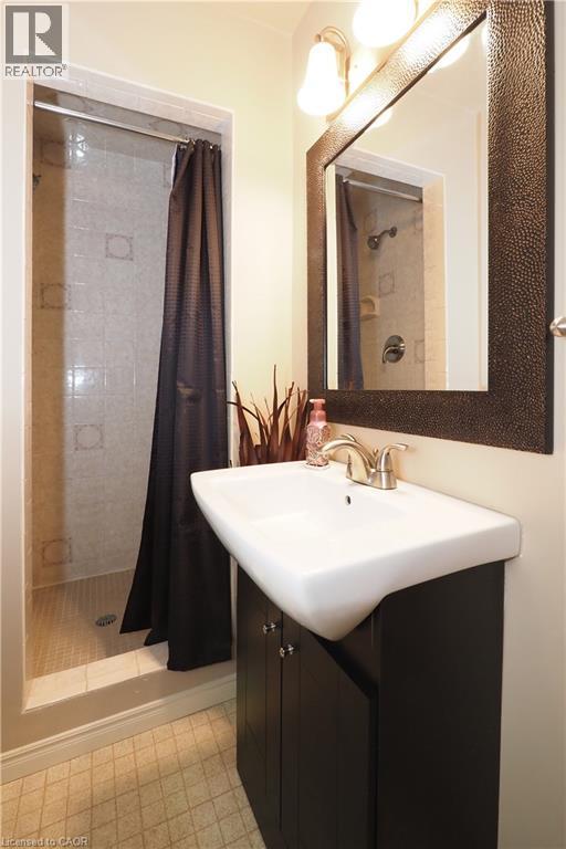 24 Primrose Path, Kitchener, ON - Indoor Photo Showing Bathroom