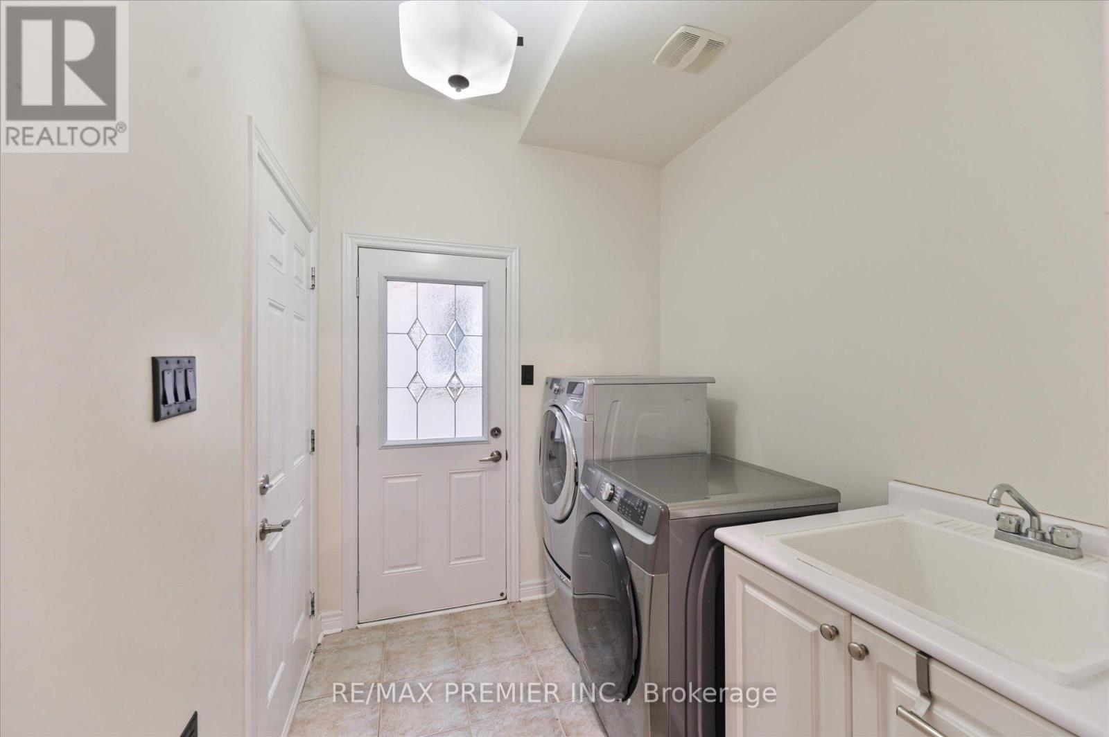 170 Ascalon Drive, Vaughan, ON - Indoor Photo Showing Laundry Room