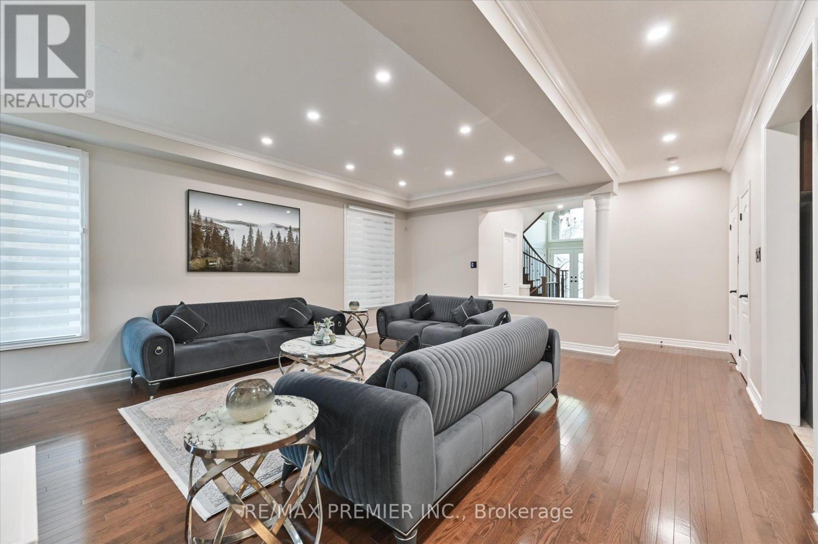170 Ascalon Drive, Vaughan, ON - Indoor Photo Showing Living Room