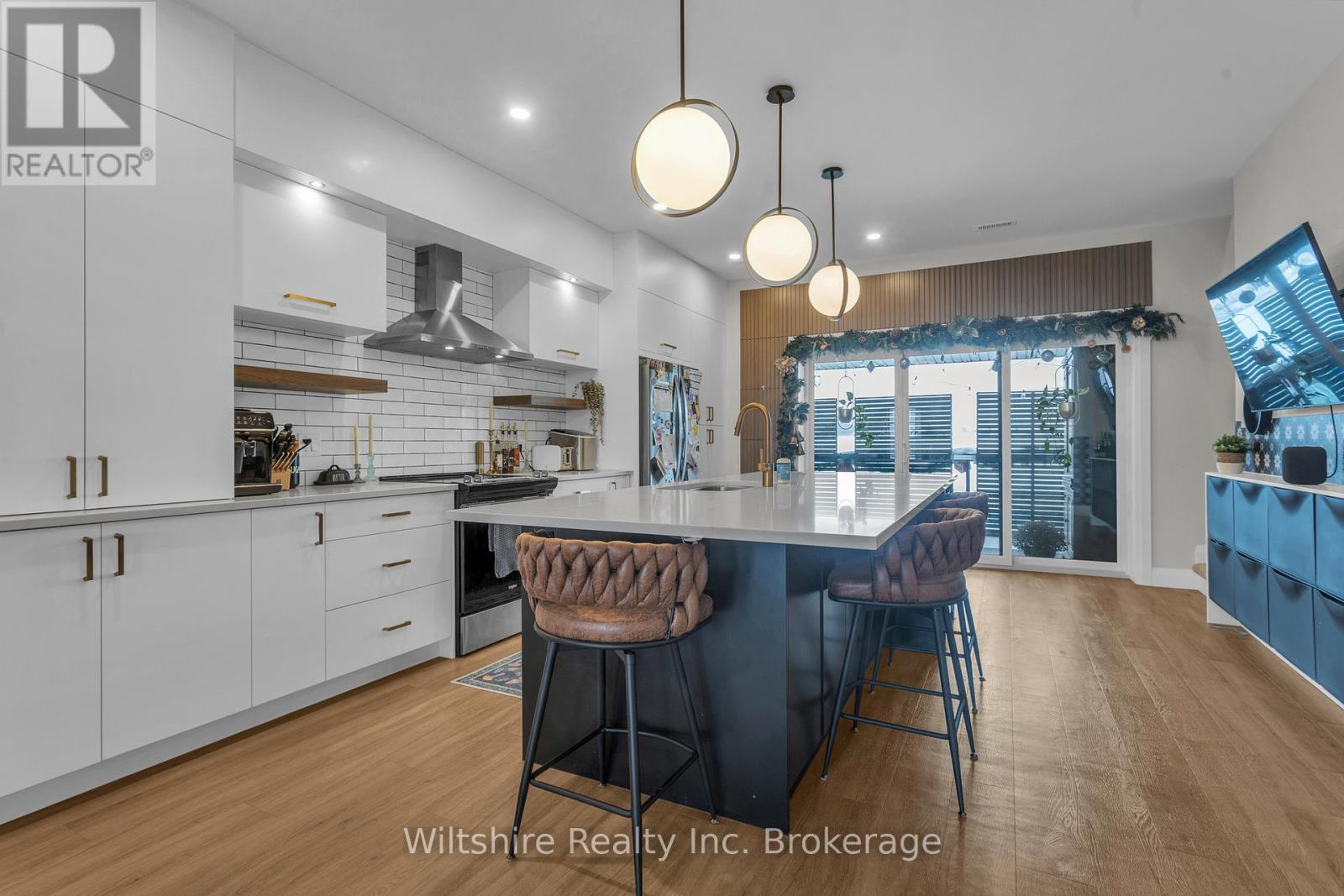 1105 - 361 Quarterline Road, Tillsonburg, ON - Indoor Photo Showing Kitchen With Upgraded Kitchen