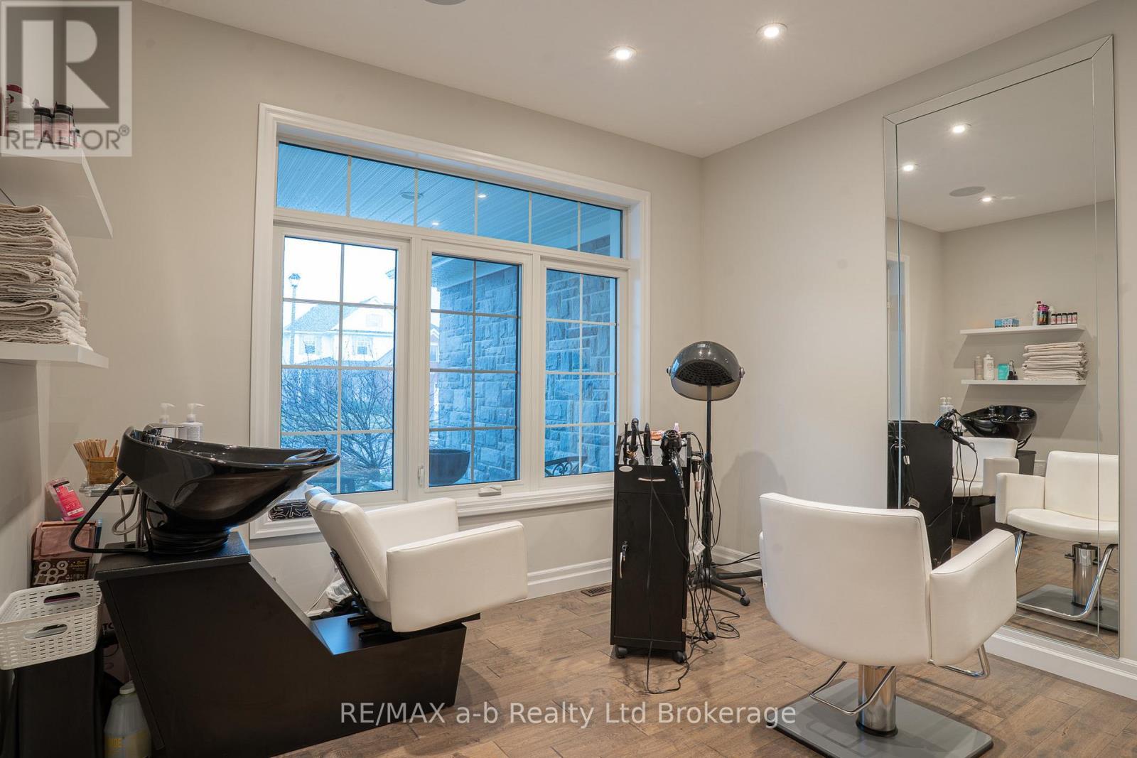 30 Brookside Lane, Tillsonburg, ON - Indoor Photo Showing Other Room