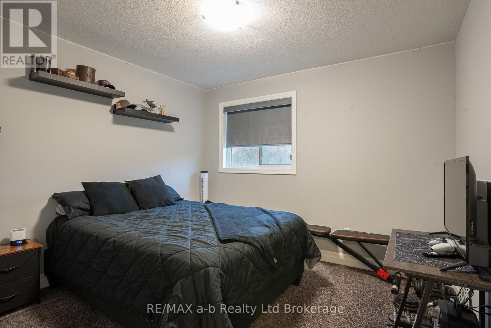 30 Brookside Lane, Tillsonburg, ON - Indoor Photo Showing Bedroom