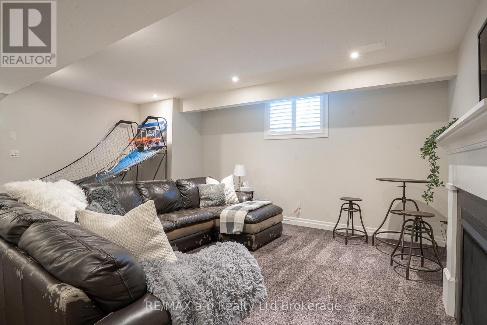 30 Brookside Lane, Tillsonburg, ON - Indoor Photo Showing Other Room