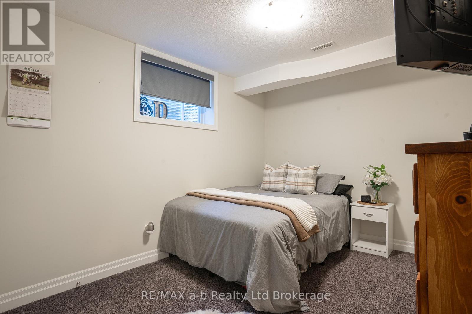 30 Brookside Lane, Tillsonburg, ON - Indoor Photo Showing Bedroom