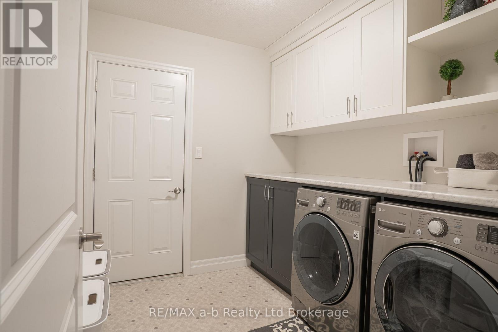 30 Brookside Lane, Tillsonburg, ON - Indoor Photo Showing Laundry Room