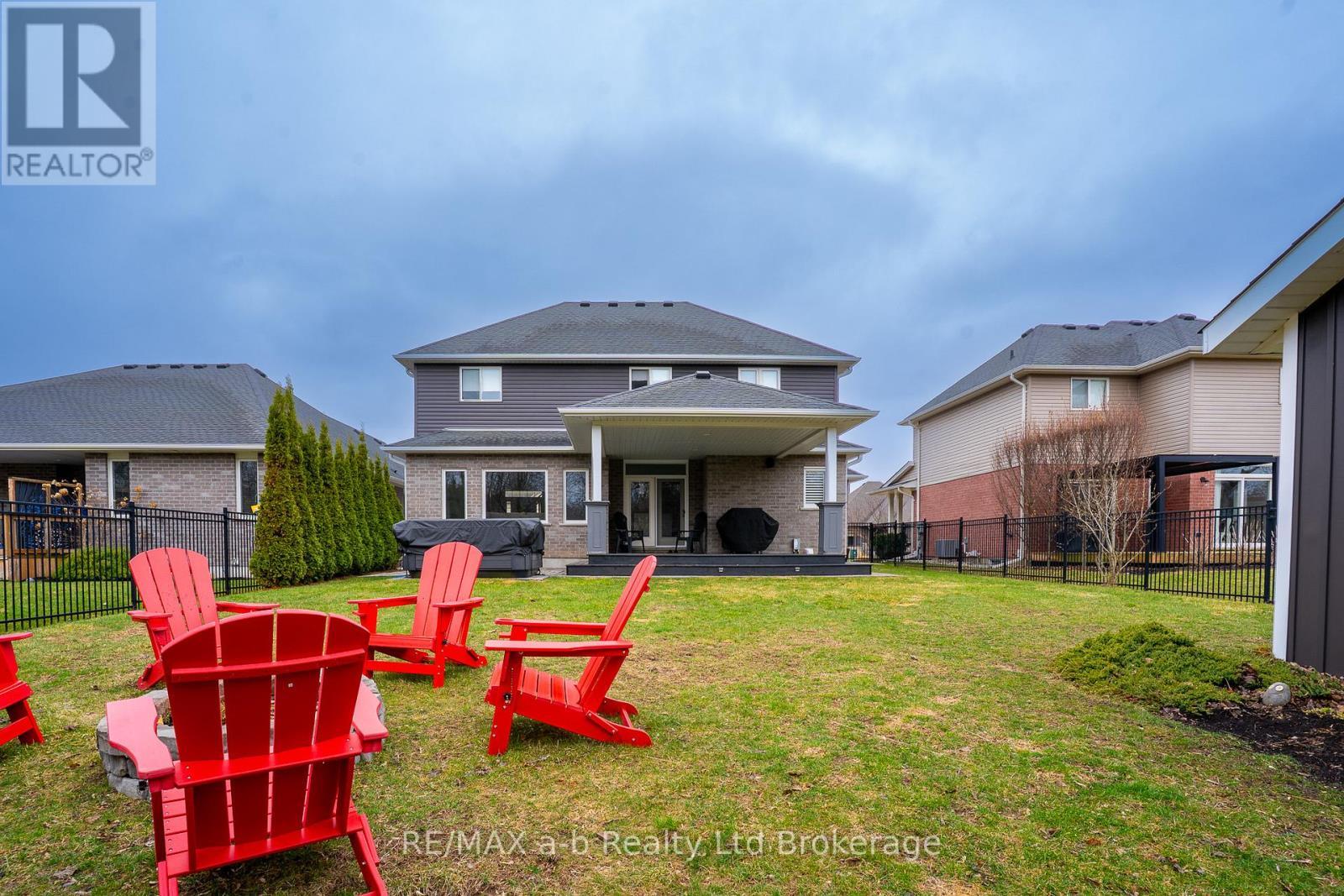 30 Brookside Lane, Tillsonburg, ON - Outdoor