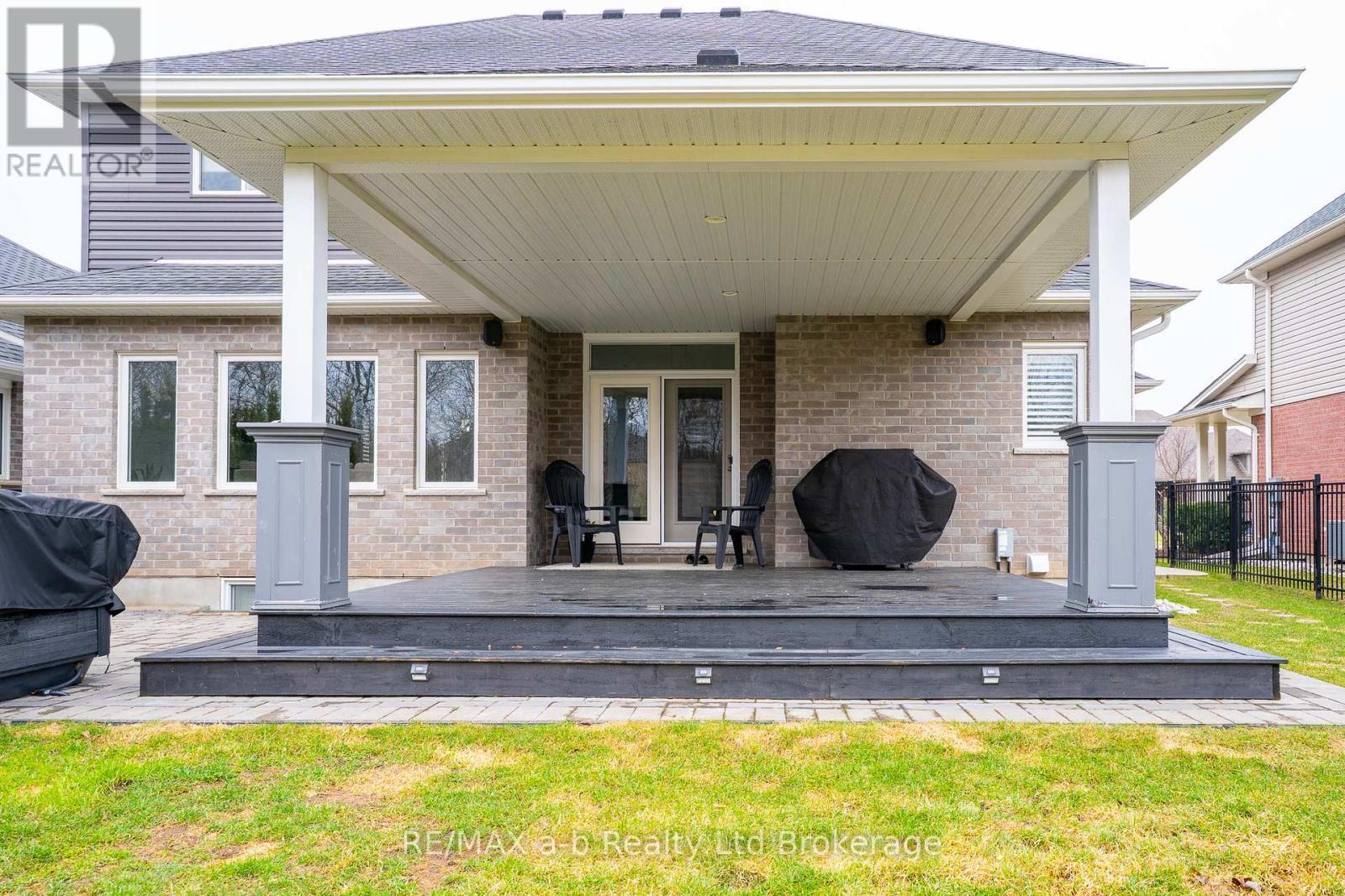 30 Brookside Lane, Tillsonburg, ON - Outdoor With Deck Patio Veranda