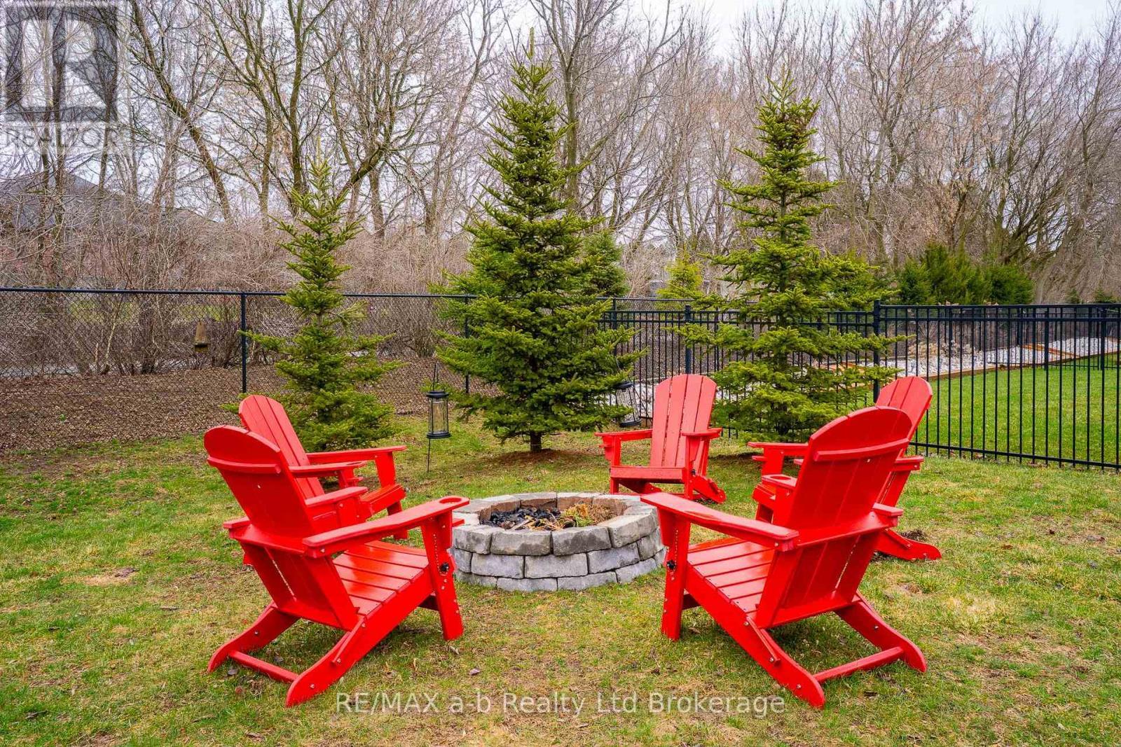 30 Brookside Lane, Tillsonburg, ON - Outdoor