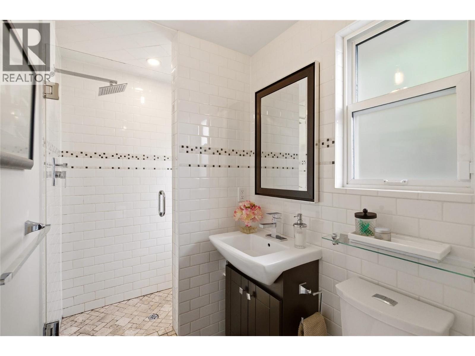 Primary ensuite- 3 piece - 4337 Dunvegan Court, Kelowna, BC - Indoor Photo Showing Bathroom