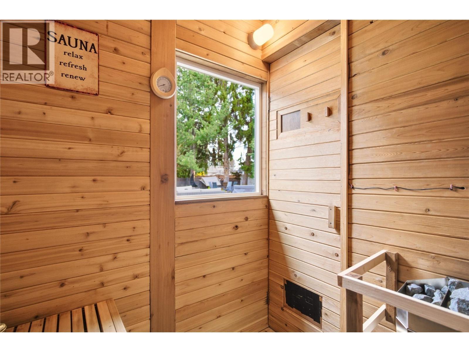 sauna - 4337 Dunvegan Court, Kelowna, BC - Indoor Photo Showing Other Room