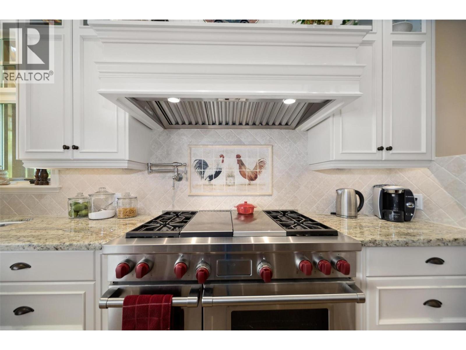 225 Swick Road, Kelowna, BC - Indoor Photo Showing Kitchen With Upgraded Kitchen