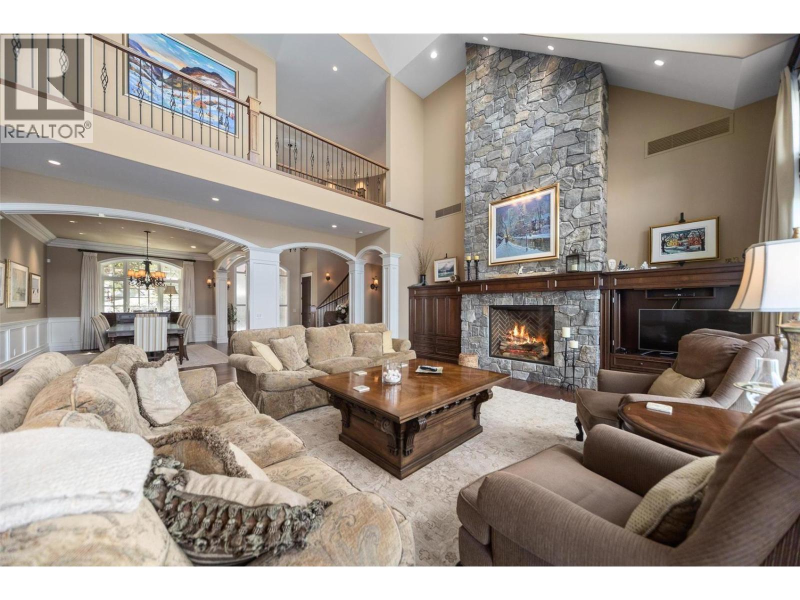 225 Swick Road, Kelowna, BC - Indoor Photo Showing Living Room With Fireplace