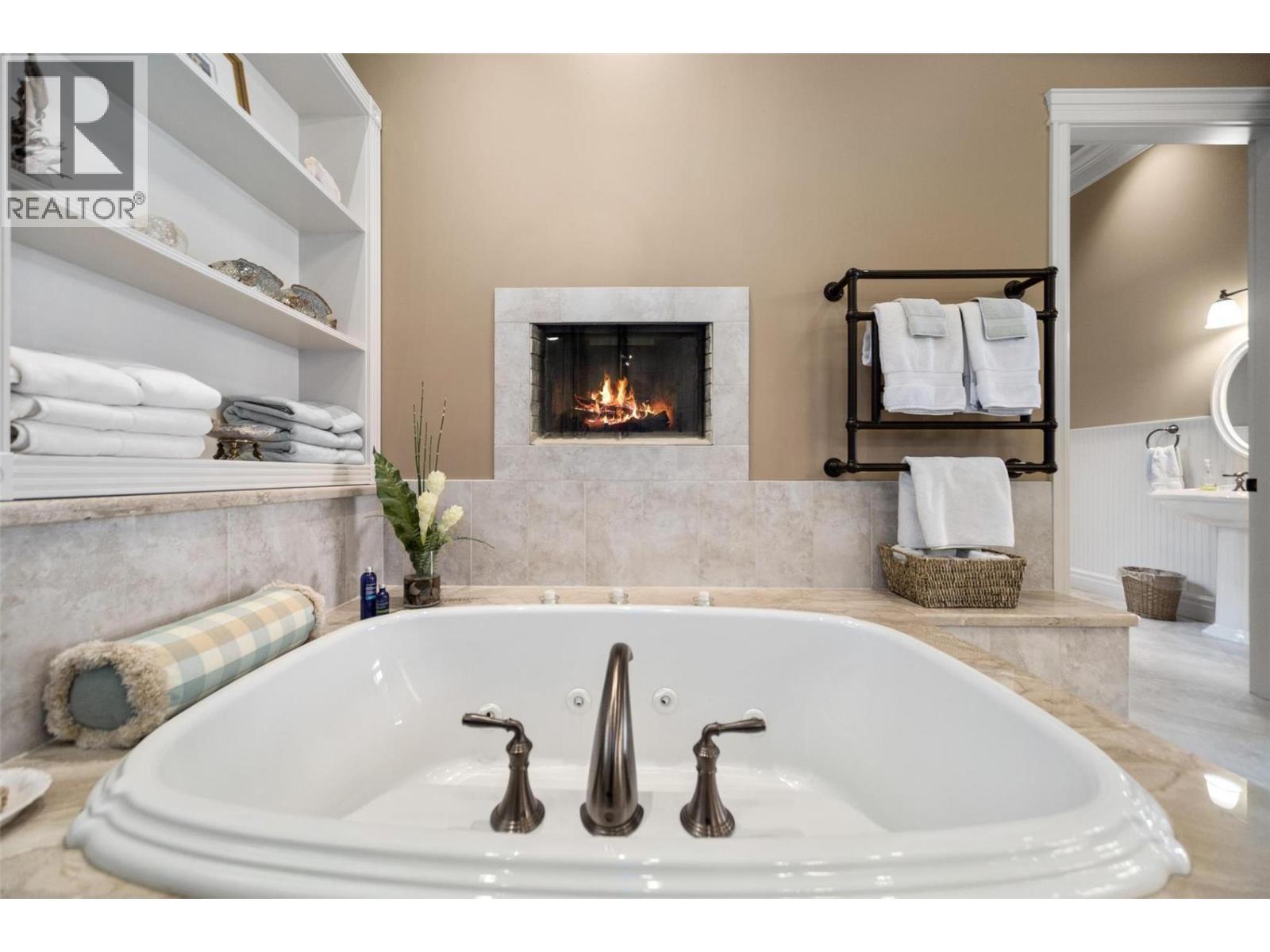 225 Swick Road, Kelowna, BC - Indoor Photo Showing Bathroom