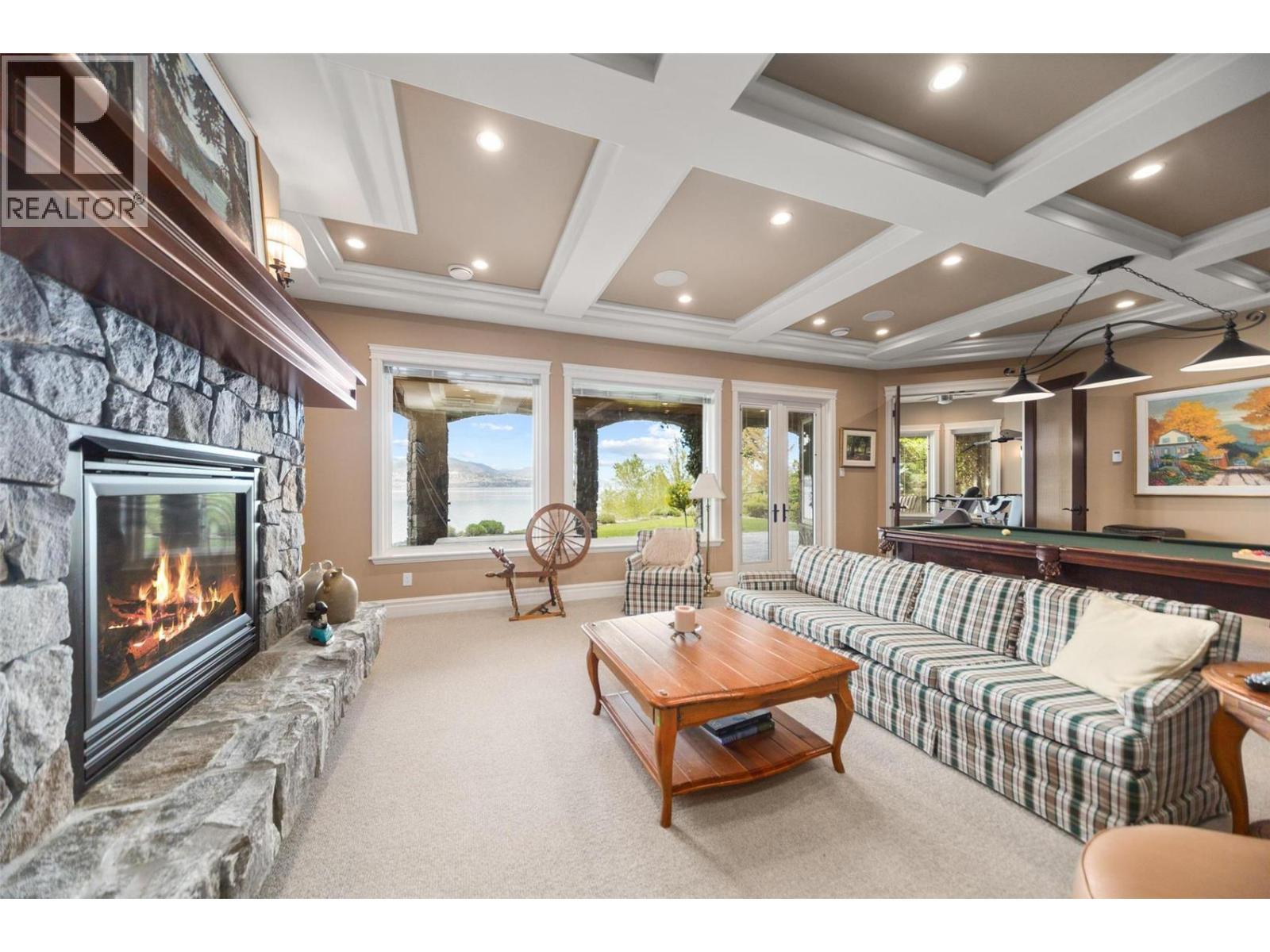 225 Swick Road, Kelowna, BC - Indoor Photo Showing Living Room With Fireplace