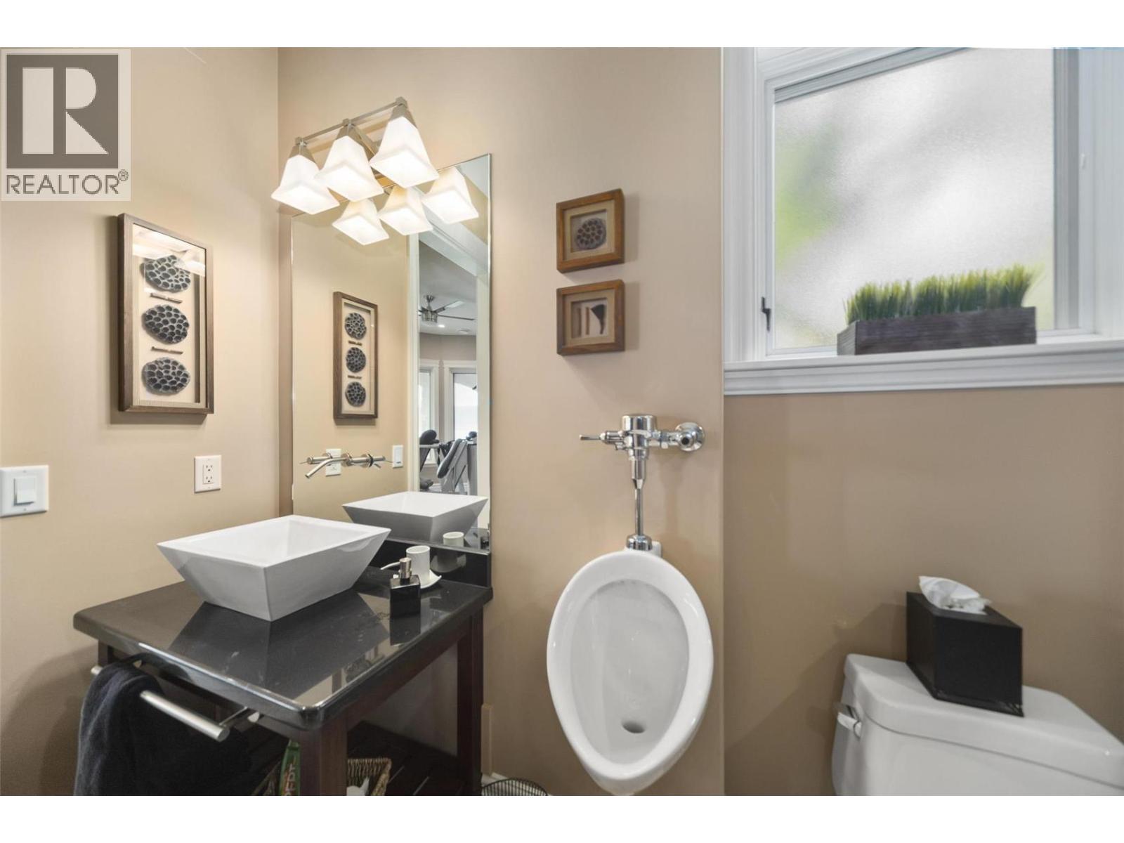 225 Swick Road, Kelowna, BC - Indoor