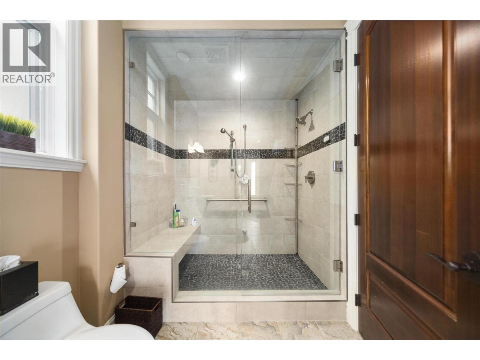 225 Swick Road, Kelowna, BC - Indoor Photo Showing Bathroom