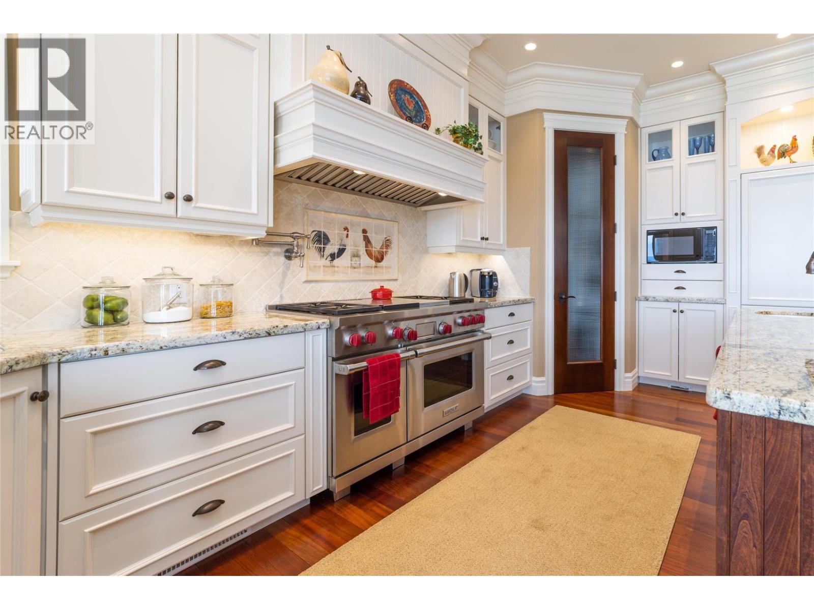225 Swick Road, Kelowna, BC - Indoor Photo Showing Kitchen With Upgraded Kitchen