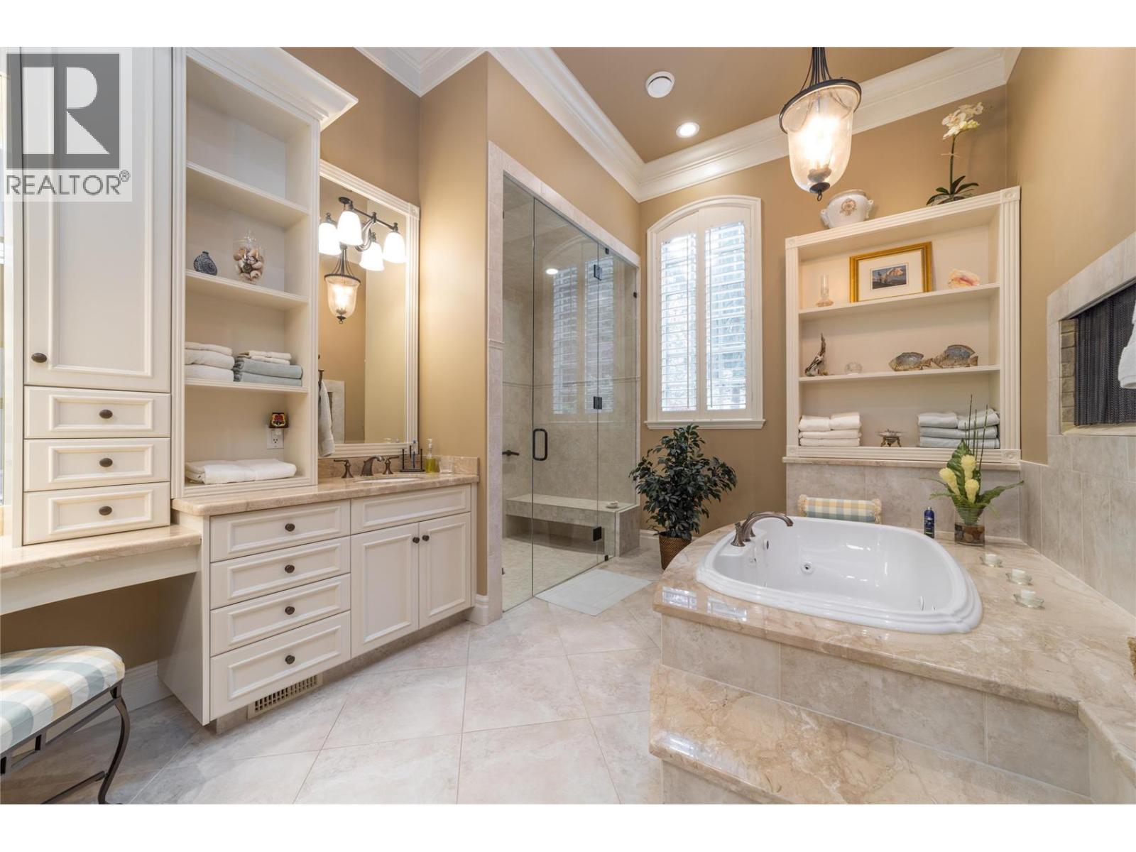 225 Swick Road, Kelowna, BC - Indoor Photo Showing Bathroom