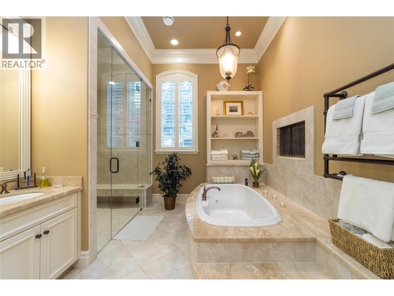225 Swick Road, Kelowna, BC - Indoor Photo Showing Bathroom