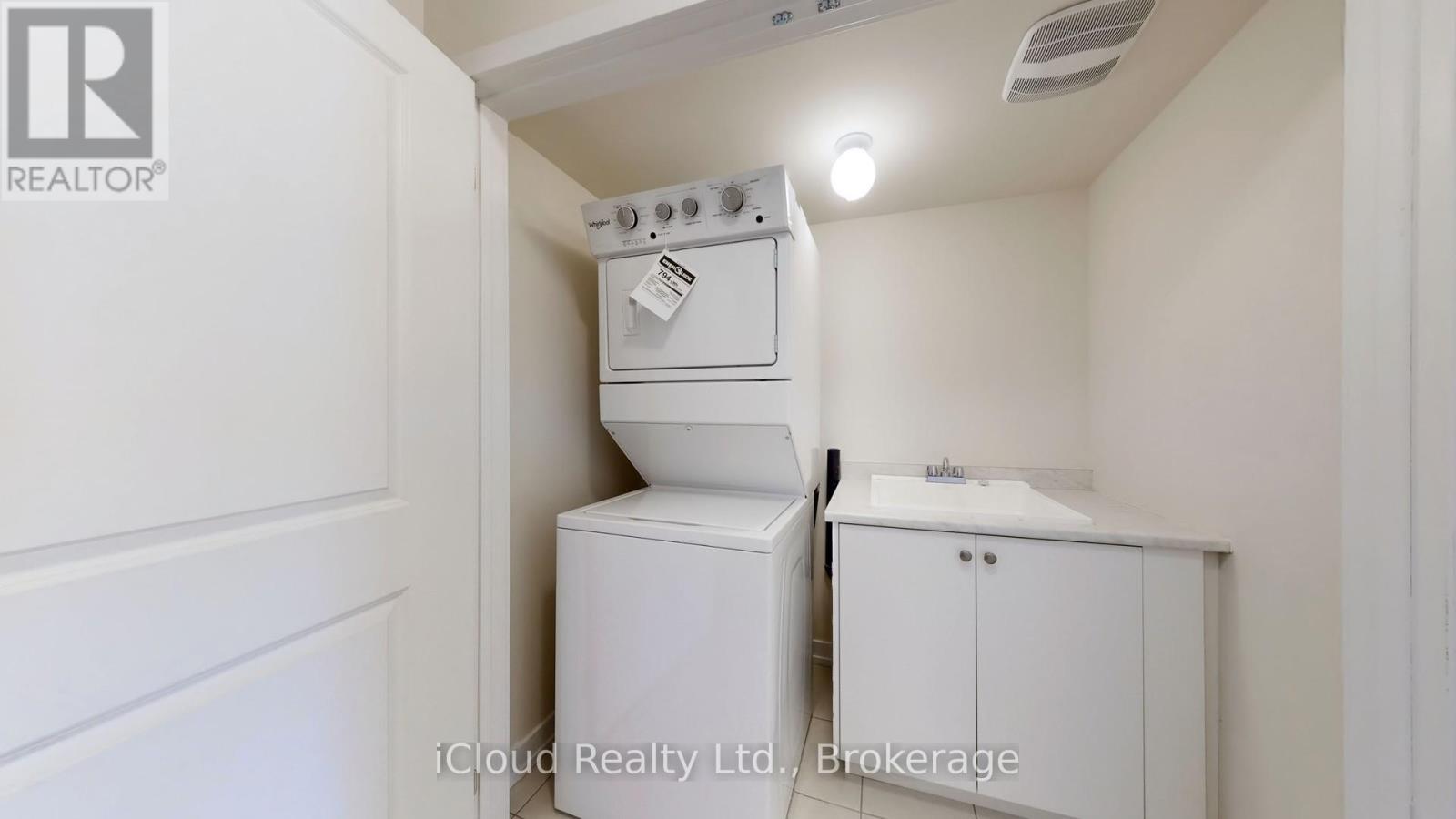38 Dandara Gate, Vaughan, ON - Indoor Photo Showing Laundry Room