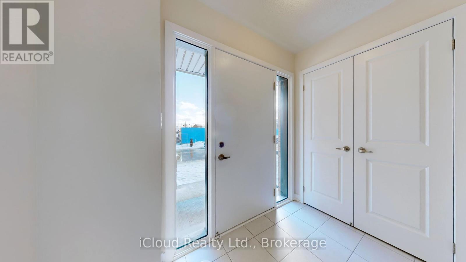 38 Dandara Gate, Vaughan, ON - Indoor Photo Showing Other Room
