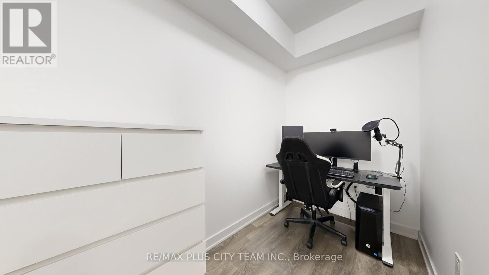 626 - 100 Eagle Rock Way, Vaughan, ON - Indoor Photo Showing Office